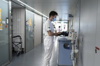 Les différents acteurs de la santé n'arrivent pas à communiquer entre eux. Cela doit changer grâce au programme DigiSanté qui doit permettre l'interopérabilité des systèmes et des processus (archives). KEYSTONE/GAETAN BALLY